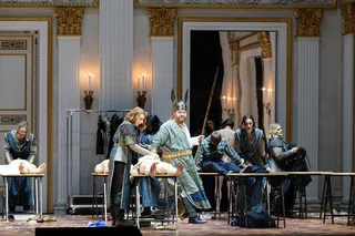 Brownlee y Coro en 'Die Walküre' de Wagner. Dirección musical: Vladimir Jurowski.Dirección escénica: Tobias Kratzer. Múnich, Staatsoper, julio de 2026. © 2026 by Monika Rittershaus / Münchener Staatsoper.