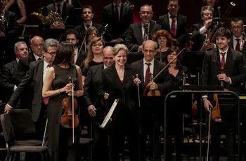 Catherine Larsen-Maguire al frente de la Orquesta de Córdoba
