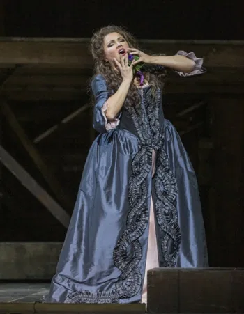 Netrebko como Adriana Lecouvreur