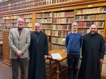 Firma del acuerdo entre la Abadía de Montserrat y la editorial Tritó