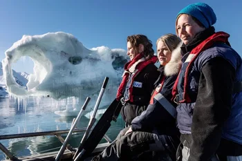 Biólogas del AWI en el Kongsfjord, Spitsbergen, Ártico