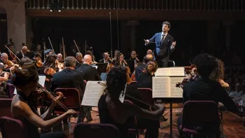 Andrés Salado al frente de la Orquestra Simfònica del Vallès