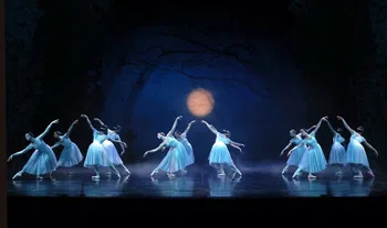 Giselle por el Aalto Ballett Essen