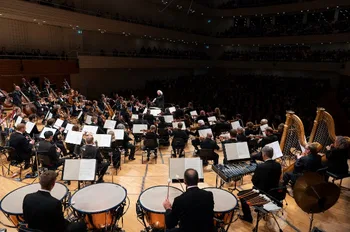 Simon Rattle con la London Symphony Orchestra