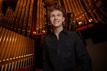  El organista y ganador del premio Deutschlandfunk Jan Liebermann. 
