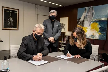 Alexander Liebreich firma como titular de la Orquesta de València