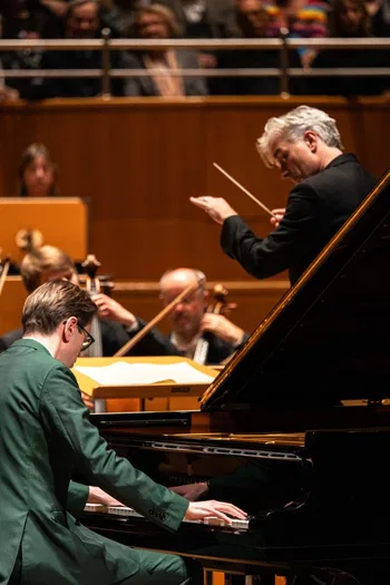 Víkingur Ólafsson y Edward Gardner