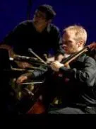 La tribu, en territorio hostil                                                                             