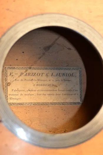 Etiqueta e boca da guitarra Salaverri