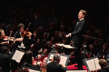Mäkelä dirige la Orquesta del Concertgebouw