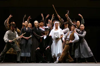 Escena de 'Bodas de sangre' en el Teatro Real de Madrid