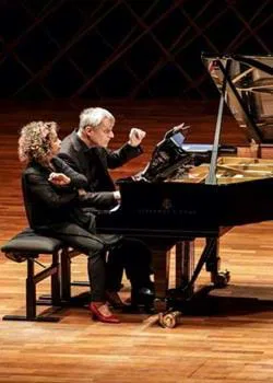 Yaara Tal y Andreas Groethuys