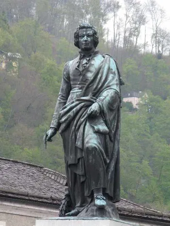 Estatua dedicada a Mozart en Salzburgo