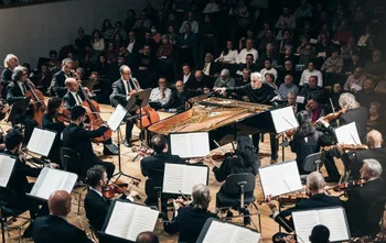 Christian Zacharias al frente de la Orquesta Ciudad de Granada