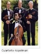 Cuatro veteranos tocando cuarteto                                                                          