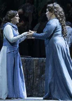 Silvia Tro Santafé y María José Siri