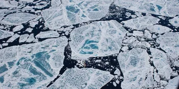 Fotografía aérea del hielo marino del Ártico