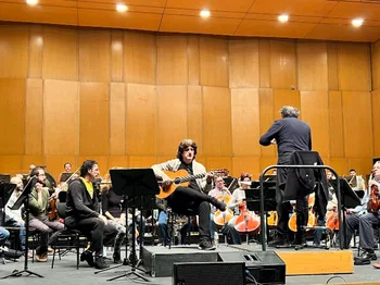 Cañizares y Juanjo Mena en el ensayo de ayer con la OSG