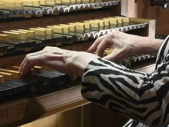 Detalle de una interpretación de Montserrat Torrent