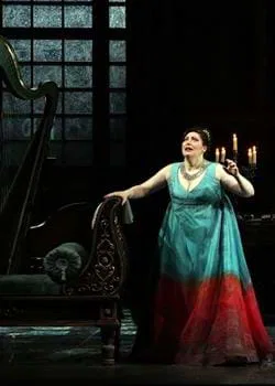 Hernandez como Tosca