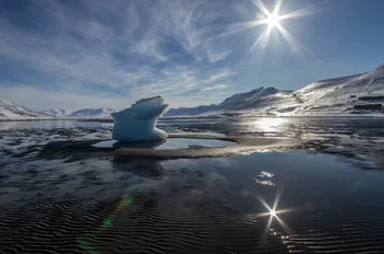 Extraña formación de hielo cerca de Longyearbyen, Svalbard