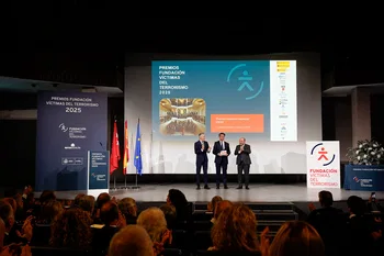 Entrega de la distinción a la ORTVE