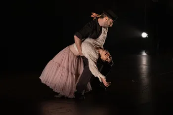 Escena de «Sincrético» de la compañía Mutable estrenado en diciembre de 2025 en Canal Baila 