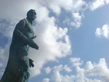 Monumento a Alfredo Kraus en Las Palmas de Gran Canaria