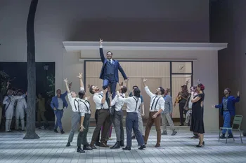 El barberillo de Lavapiés, régie de Christof Loy © 2025 by Cingo Hoehn / Theater Basel