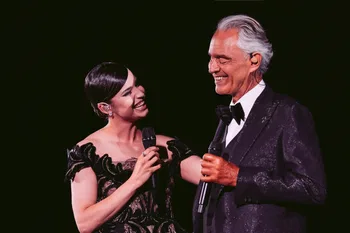 Sofía Carson y Andrea Bocelli