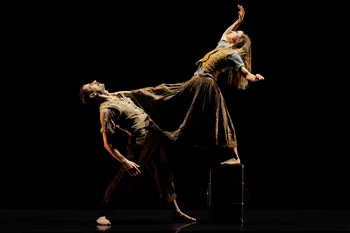 Escena de «Elements» de Gauthier Dance – Dance Company Theaterhaus Stuttgart
