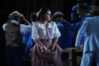 Escena de «Marina» del Teatro de la Maestranza