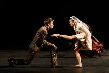 Escena de «Julieta y Romeo» de Mats Ek
