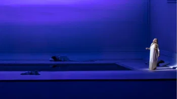 Escena de «Rusalka» con escenografía de Robert Carsen