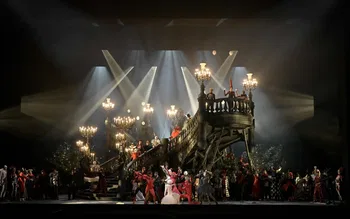 Escena de «Romeo et Juliette» en la Opéra national de Paris