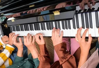 Piano Sirius 6.0 de teclas estrechas © 2025 by Bechstein