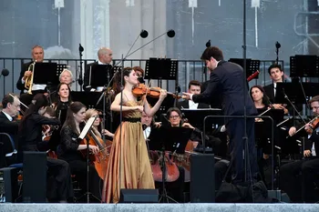 María Dueñas y Lahav Shani con la Münchner Philharmoniker dirigida por 