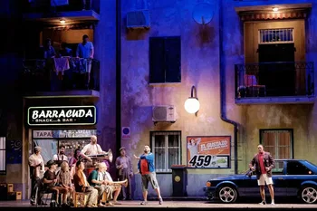 Escena de «El Barbero de Sevilla» de Damiano Michieletto